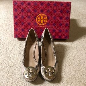 Tory Burch Sally Python Wedge, Natural/Gold